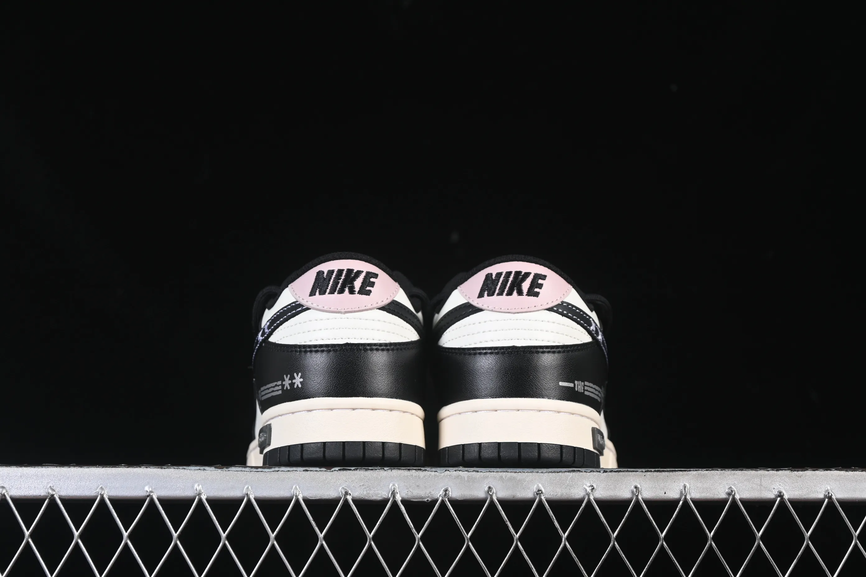 All categories Nk SB Dunk Series Nk SB Dunk Low High-end customized low-top sneakers Nike SB Dunk Low strap customization low-top casual sneakers DD1391-100